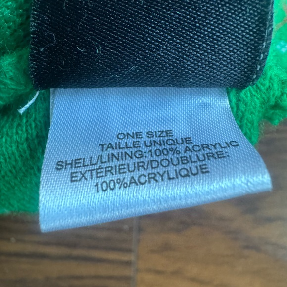 {Disney} Mickey Mouse red and green Christmas beanie hat - Picture 5 of 6